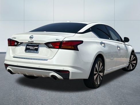 Used 2019 Nissan Altima 2.5 SL FWD image 2