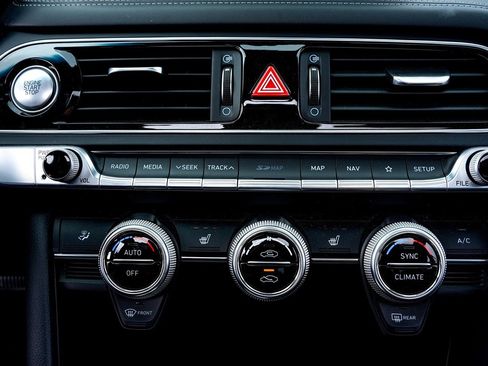 Used 2021 Genesis G70 2.0T w/ Elite Package image 29