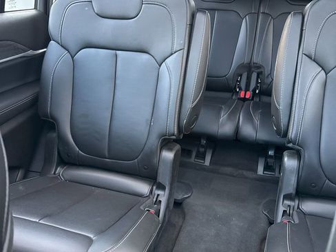 Used 2025 Jeep Grand Cherokee L Limited w/ Black Appearance Package image 9