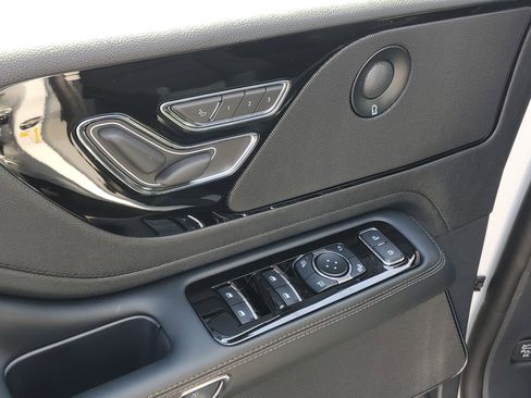 New 2026 Lincoln Aviator Reserve image 9