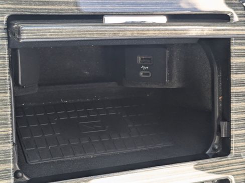 Used 2021 Lincoln Navigator Black Label w/ Cargo Convenience Package image 33