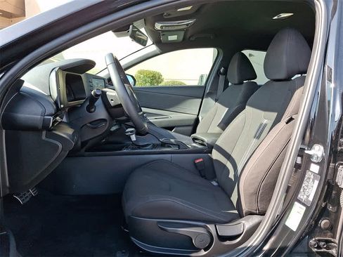Used 2025 Hyundai Elantra Sport image 13