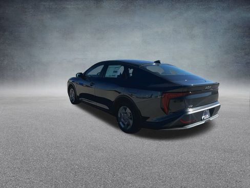 Used 2025 Kia K4 LX image 17