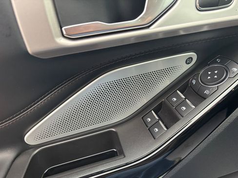 Used 2022 Ford Explorer Platinum w/ Equipment Group 601A image 17