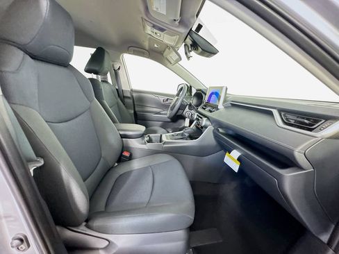 Used 2025 Toyota RAV4 LE AWD/4WD image 28