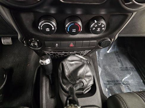 Used 2012 Jeep Wrangler Unlimited Sport AWD/4WD image 15