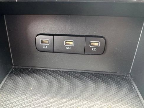 Used 2023 Kia Carnival LX FWD image 23