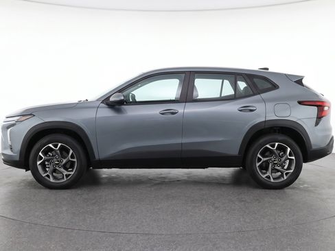 Used 2025 Chevrolet Trax LT w/ LT Convenience Package FWD image 5