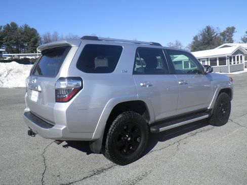 Used 2017 Toyota 4Runner SR5 image 5