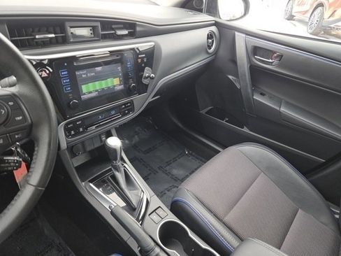 Used 2017 Toyota Corolla LE image 34