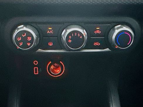 New 2025 Nissan Kicks Play S image 18