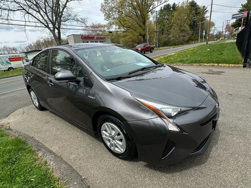 Used 2016 Toyota Prius Two FWD image 3