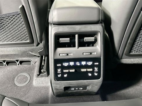 Certified 2025 Porsche Macan Turbo Electric AWD/4WD image 37