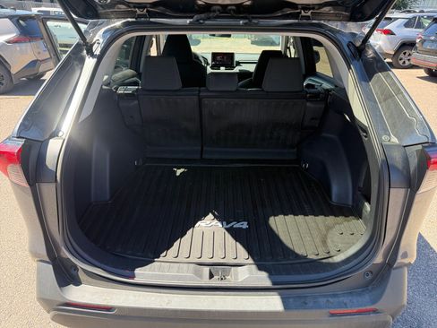 Used 2024 Toyota RAV4 LE AWD/4WD image 32