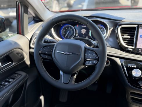 New 2026 Chrysler Pacifica Select w/ S Appearance Package image 14