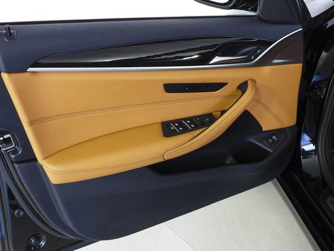 Certified 2023 BMW 530i w/ Convenience Package image 11