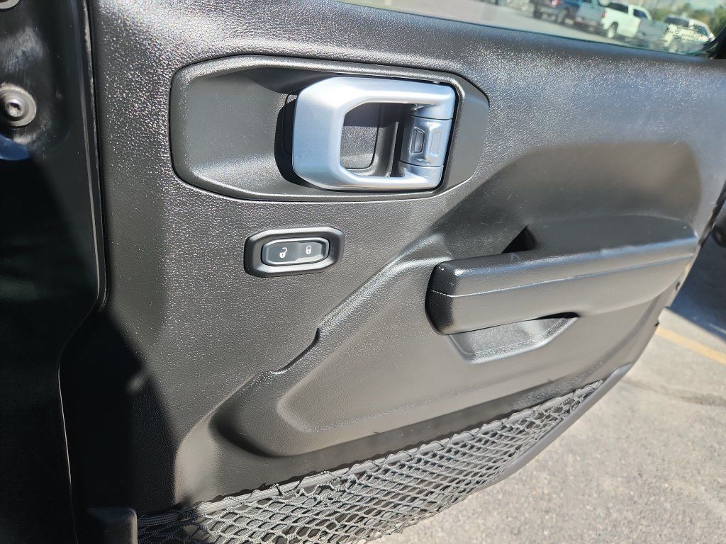 Used 2021 Jeep Wrangler Unlimited Rubicon AWD/4WD image 13