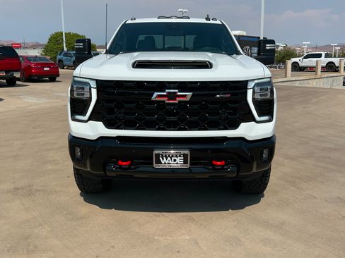 Used 2026 Chevrolet Silverado 2500 ZR2 AWD/4WD image 9