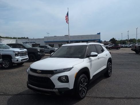 Used 2023 Chevrolet TrailBlazer ACTIV w/ Convenience Package FWD image 1