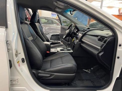 Used 2014 Toyota Camry SE FWD image 22