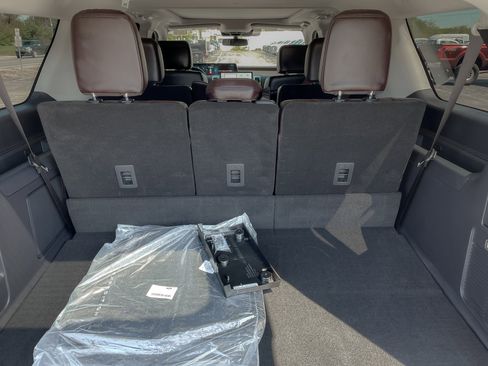 Used 2025 Ford Expedition Max Platinum w/ Platinum Ultimate Package image 10