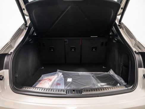 New 2026 Porsche Macan AWD/4WD image 30