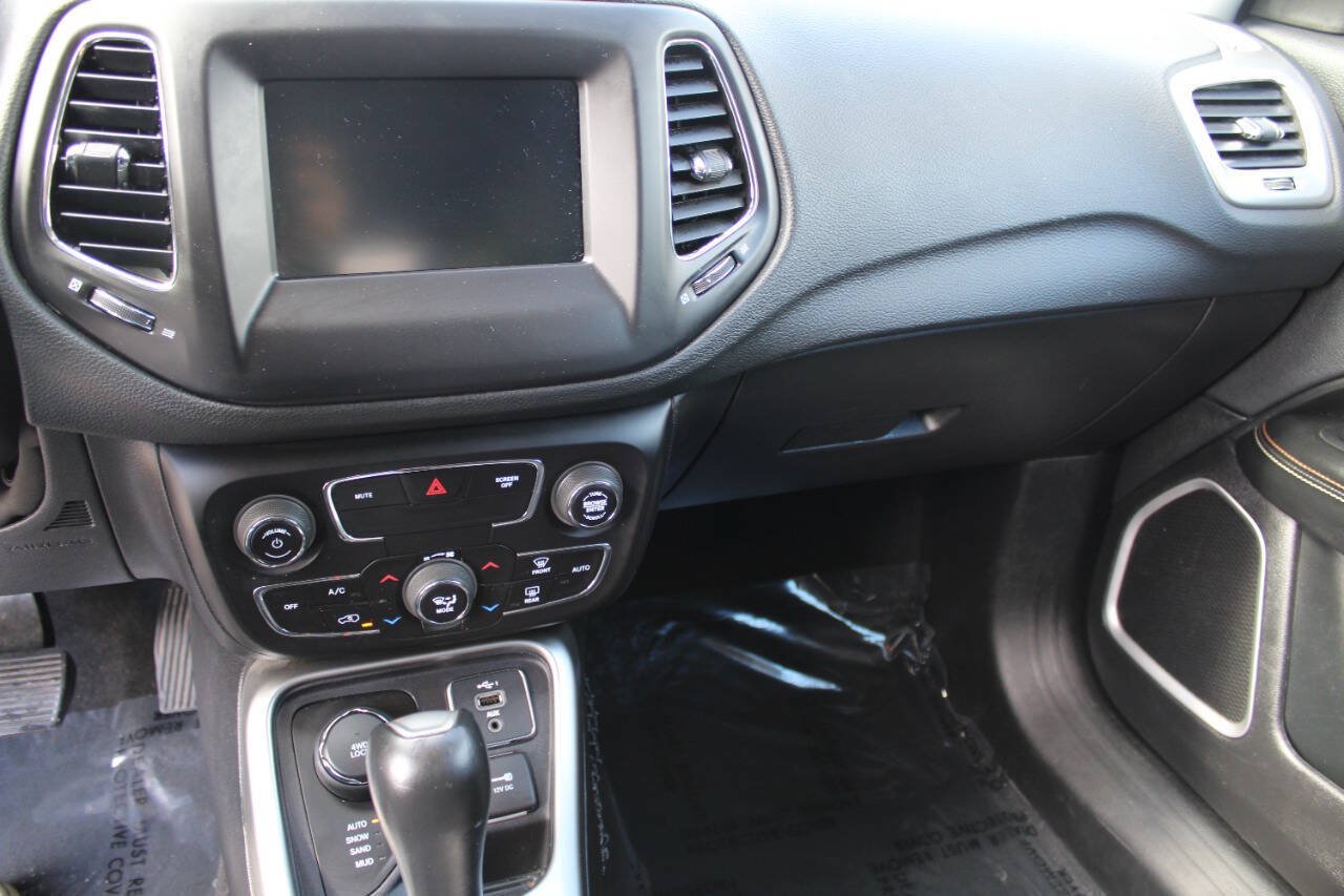 Used 2019 Jeep Compass Latitude AWD/4WD image 13