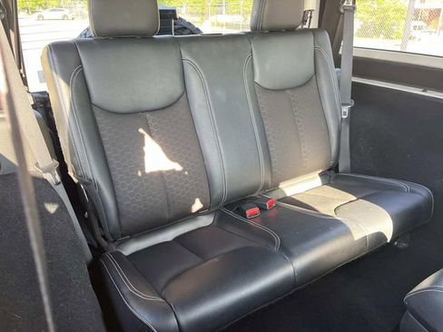 Used 2018 Jeep Wrangler Sport image 15