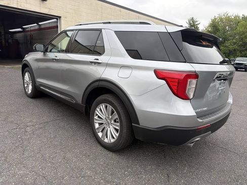 Used 2024 Ford Explorer Limited w/ Equipment Group 301A AWD/4WD image 2