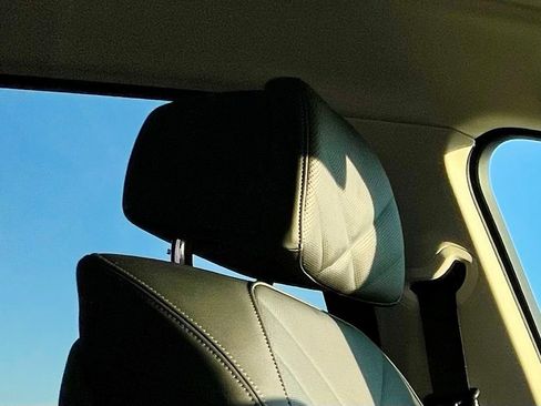 Used 2024 BMW X7 xDrive40i w/ Premium Package image 16