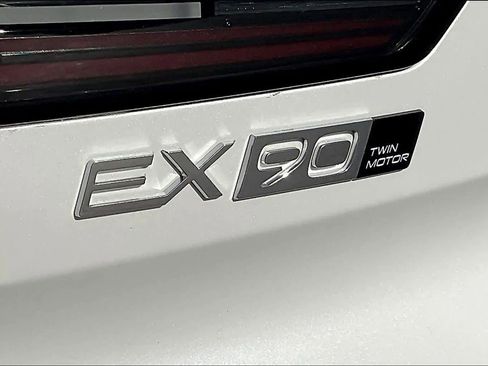 New 2025 Volvo EX90 Plus w/ Protection Package Premier image 26