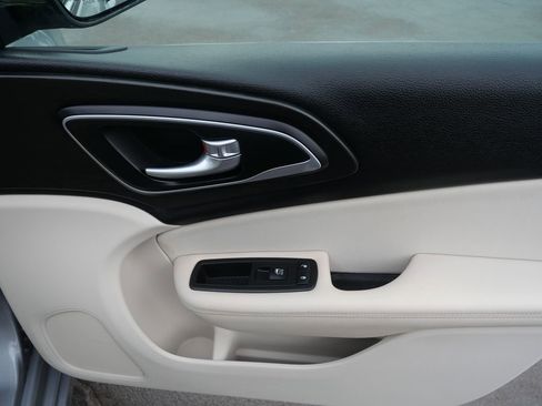Used 2015 Chrysler 200 Limited w/ Convenience Group image 20