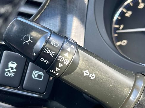 Used 2016 Mitsubishi Outlander AWD image 27