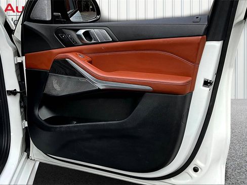 Used 2022 BMW X7 M50i image 29