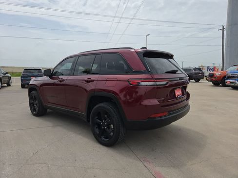 Used 2024 Jeep Grand Cherokee Limited w/ Luxury Tech Group II AWD/4WD image 12