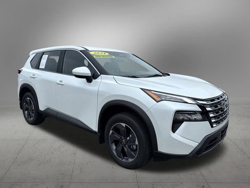 Used 2024 Nissan Rogue SV image 6