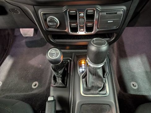 Used 2022 Jeep Gladiator Sport AWD/4WD image 21