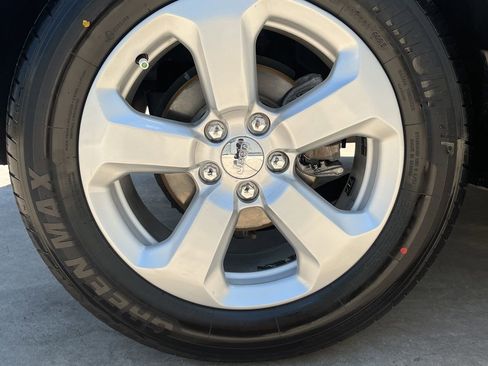 Used 2019 Jeep Compass Latitude FWD image 27