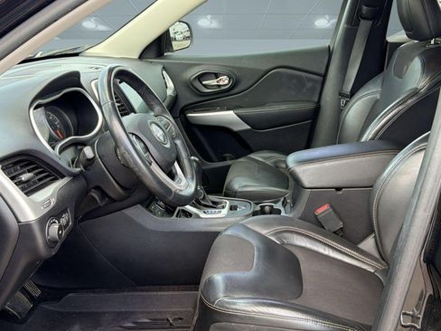 Used 2018 Jeep Cherokee Latitude Plus FWD image 5