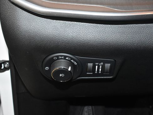 Used 2025 Jeep Compass Limited w/ Elite Group image 15