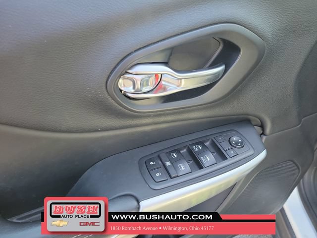 Used 2018 Jeep Cherokee Latitude Plus w/ Comfort/Convenience Group AWD/4WD image 21