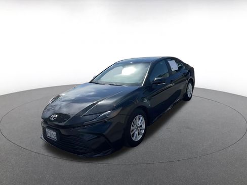 Used 2025 Toyota Camry LE image 7