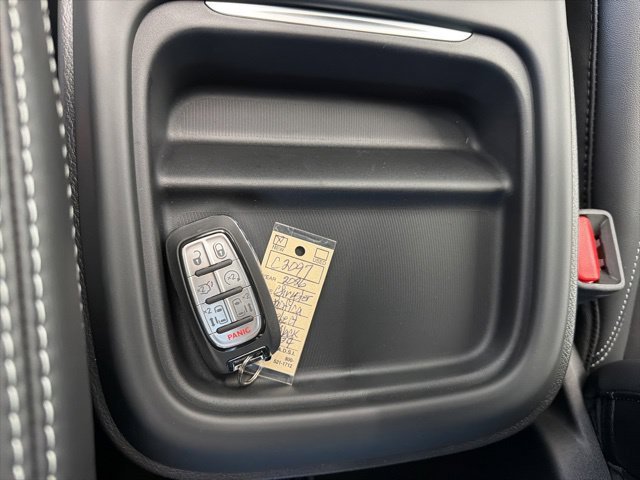New 2027 Chrysler Pacifica Select FWD image 16
