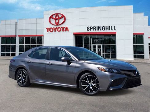 Used 2024 Toyota Camry SE image 1