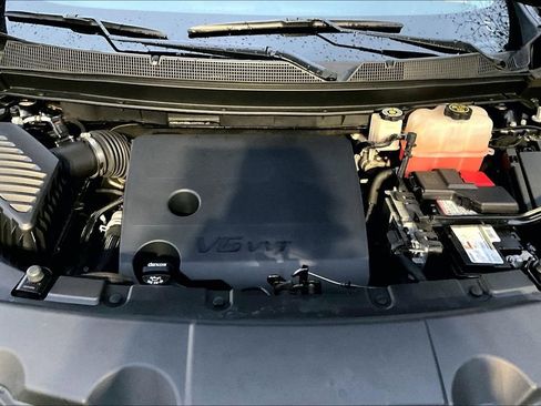 Used 2021 Chevrolet Traverse LT image 20