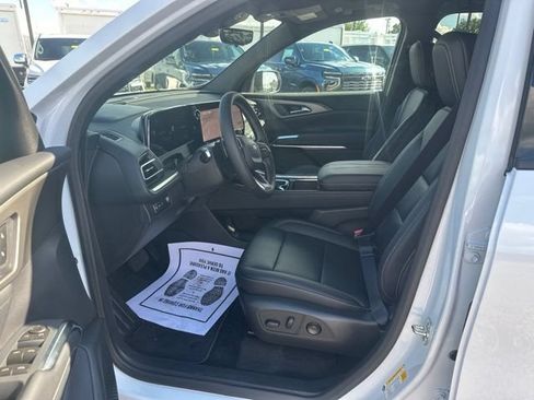 New 2026 Chevrolet Traverse LT w/ Sun and Wheel Package FWD image 16