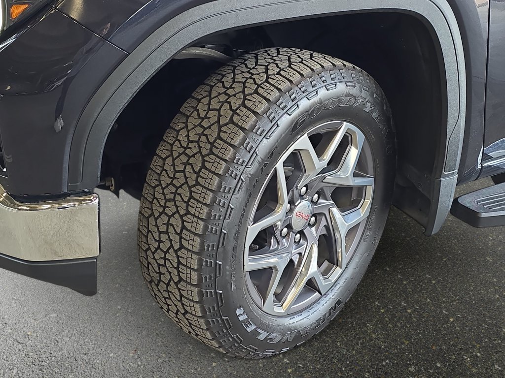 Used 2023 GMC Sierra 1500 SLT w/ SLT Premium Package AWD/4WD image 35