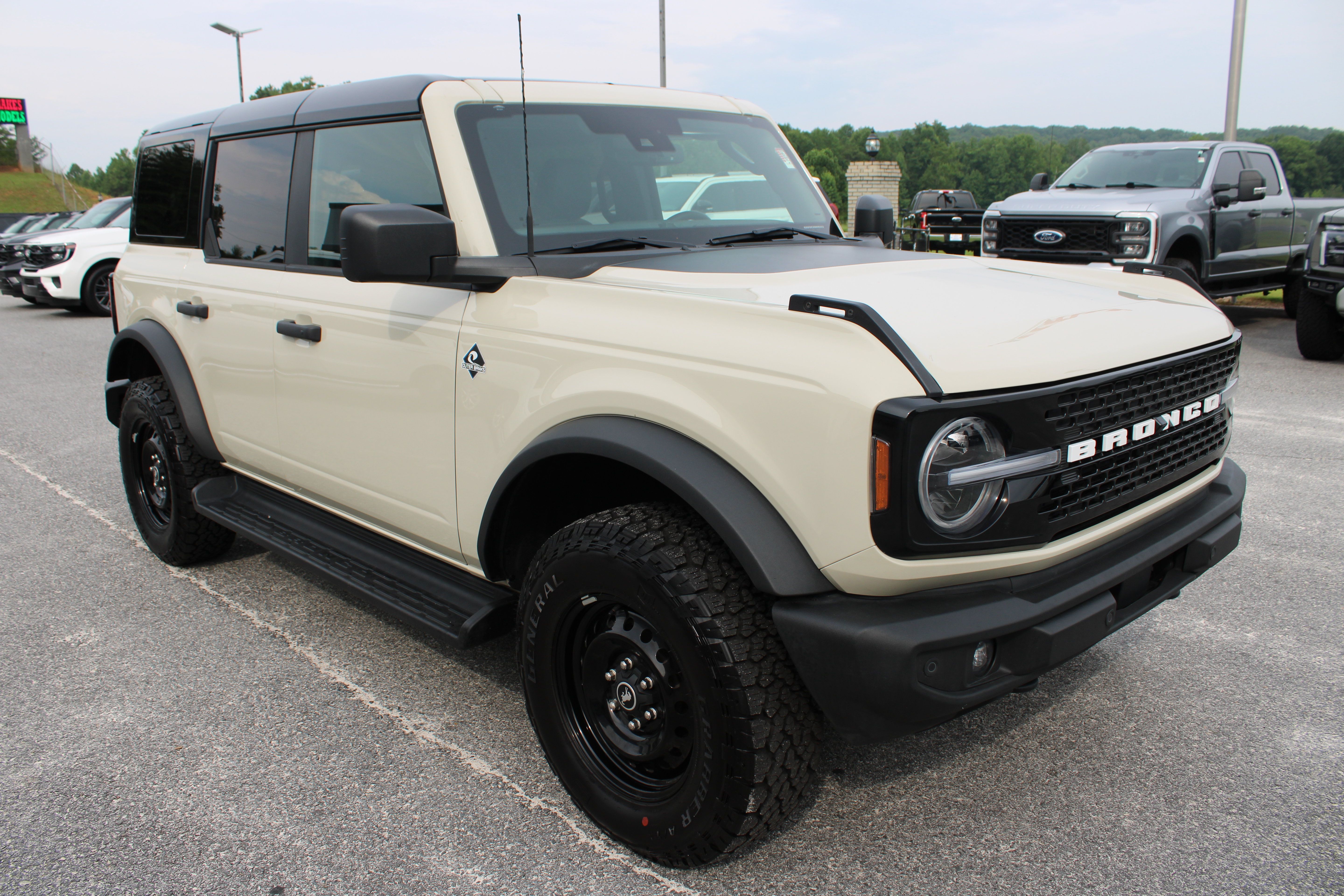 Used 2026 Ford Bronco Outer Banks AWD/4WD image 4
