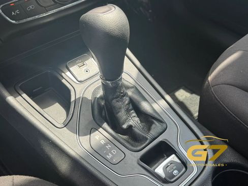 Used 2019 Jeep Cherokee Latitude w/ Popular Appearance Group FWD image 22