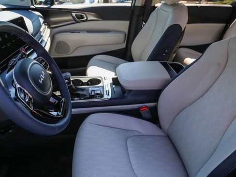 Certified 2026 Kia Carnival SX w/ SX Dark Edition Package FWD image 16